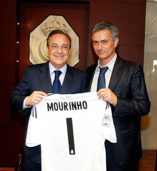 Nhưng cũng vì thế mà Mourinho đã bắt đầu đi quá giới hạn. Ông chủ tịch Florentino Perez là người đã dám phá đi rất nhiều thành quả xây dựng của người tiền nhiệm Ramon Calderon để làm ra phiên bản 2.0 của Galacticos. Perez trong quá khứ đã sa thải rất nhiều HLV ngay cả vì những thất bại nhỏ nhặt hơn của Mourinho hiện tại, nhưng vì Mourinho có danh tiếng nên còn trụ được tới bây giờ.